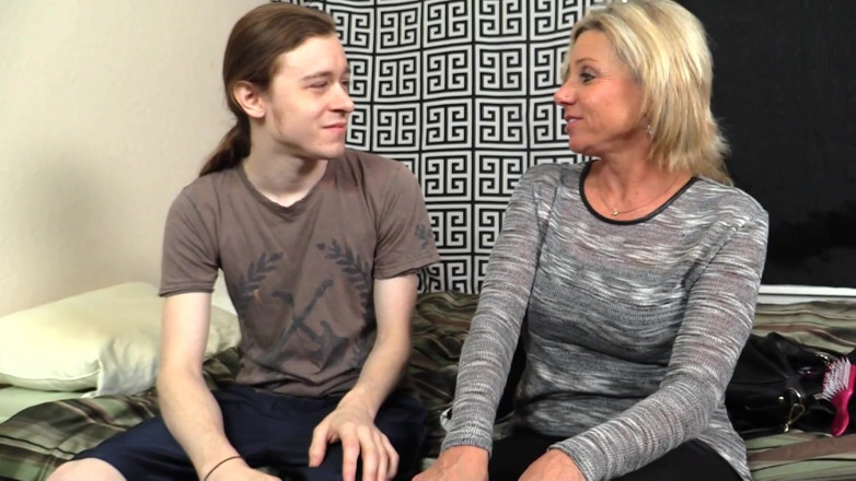 Horny Household: I Only Want to Fuck You Stepmom!