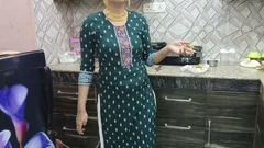 Indian Punjabi Stepmom Pat New Desi Chudai Full Gaaliyan Punjabi Full HD Desi Sardarni Stepmom Fuked Boond Mary in Kitchen