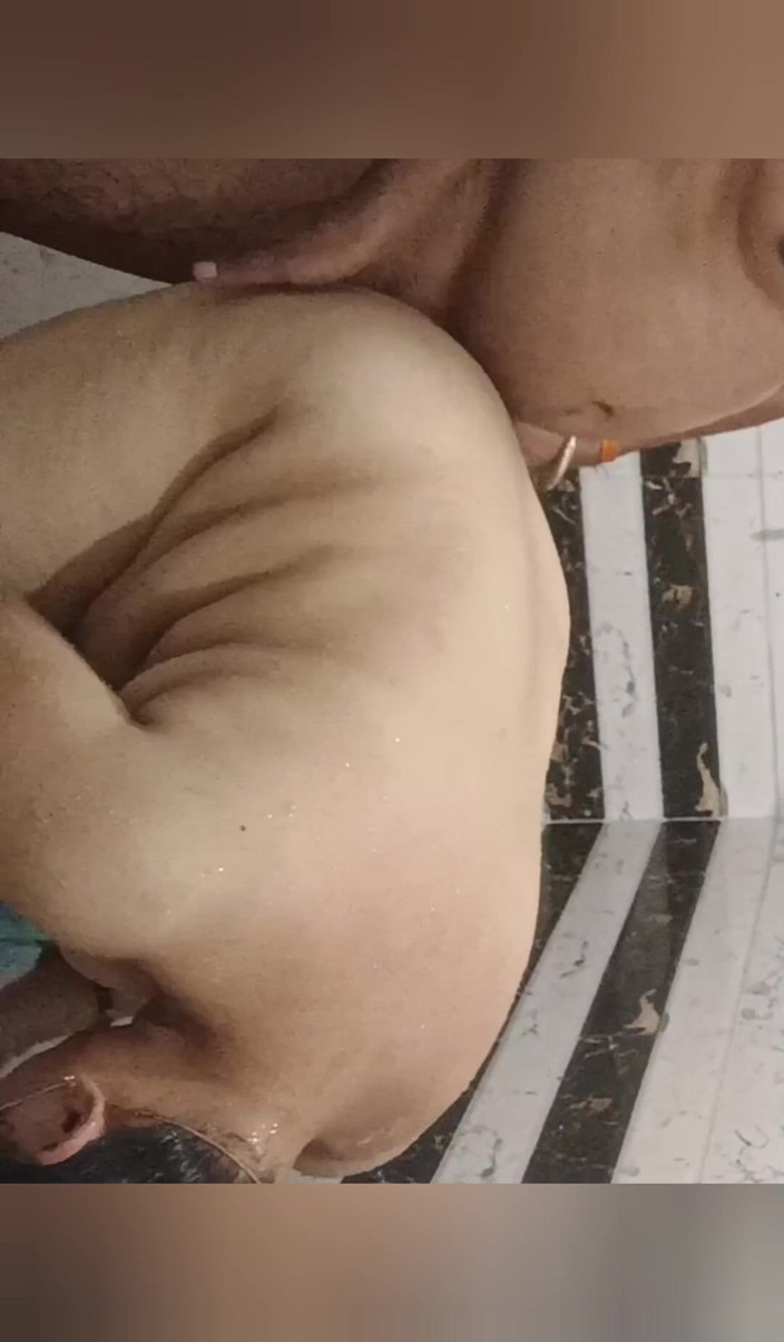 Priyahot77: Priya Bhabi Gorące kąpiele z chłopakiem