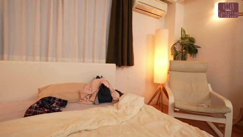J-Cams: She Craved Human Warmth. the Modern Beauty Who Got Closer...