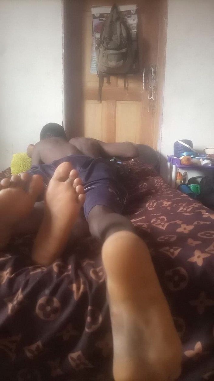 Oladi plenty tv: 这个大奶子女孩准备做爱