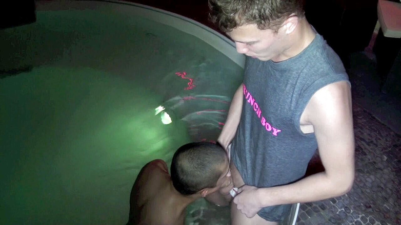 Crunch Boy: 阿拉伯荡妇 twink 被 kameron Frost 性交