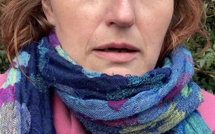 MistressWriggler: Wanking with a Balloon in a Doctors Surgery Carpark