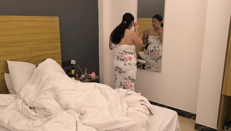 Desi chudai hub: Puja, fille desi, prend une douche matinale