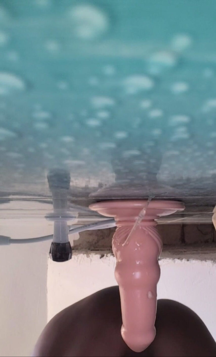 King6: 6 inçlik dildo aç götümü sikiyor