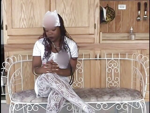 Hot and Wet: Dotado fit con una polla enorme consigue que una enfermera...