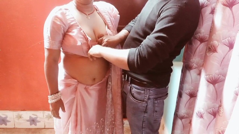 Manjushukla: बहुत सुंदर भारतीय भाभी को चूसा।