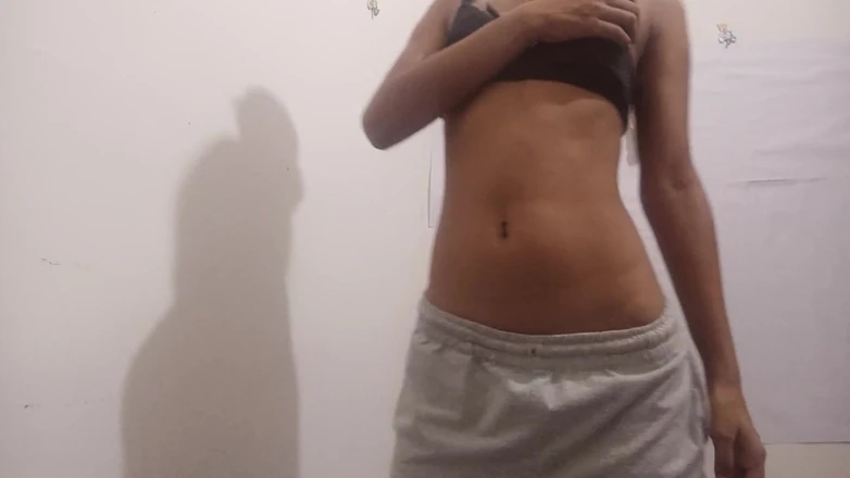 desigirl93: 부드러운 삽입은 집에서 창녀에게 시오후키를 유발합니다.