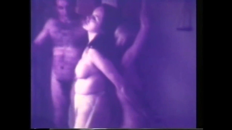 Vintage Megastore Full hd: Ateşli üçlü grup dayak