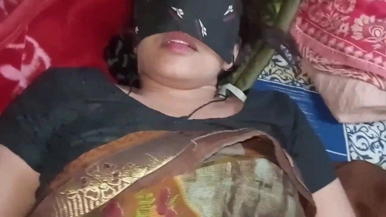 Village studio: Moje nevlastní sestra mě pozvala na sex, když byla sama...