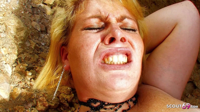 Full porn collection: Gruba blondynka milf Dickxy tyłek zerżnięta przez nieznajomych na plaży