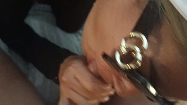 LauraOnHeels: サングラスのミルフが口に精液を残したフェラチオ