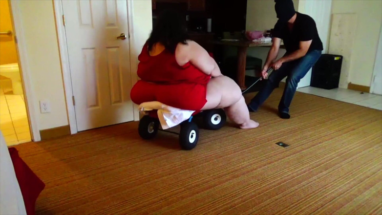 Full Weight Productions: Queen Nora &amp; Rainbow play weight games