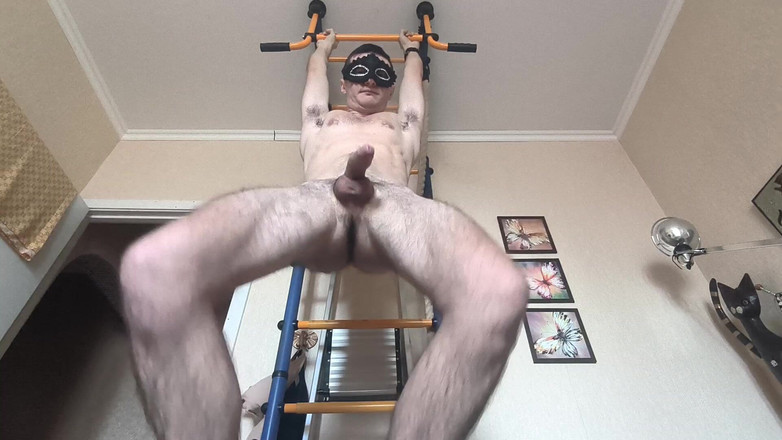 webcamboy98: Член трясеться під час висячого в барі з омиванням