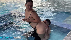 NamiQseiiin: Di Kolam Renang Orang Tua Saya
