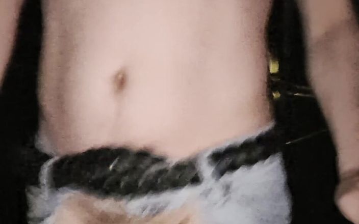 kinkygaynudist: Berani Jalan di Thong!