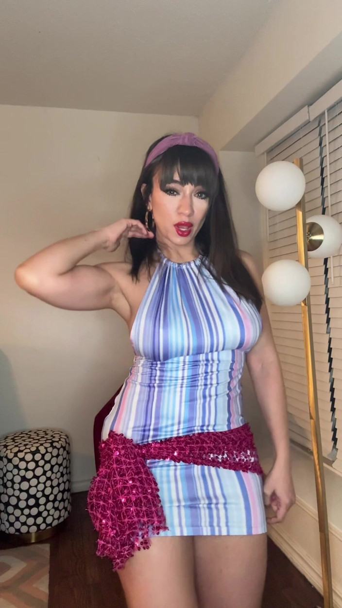 Sasha Pearl: Mamă sexy egipteană Sasha Pearl în striptease cu buric