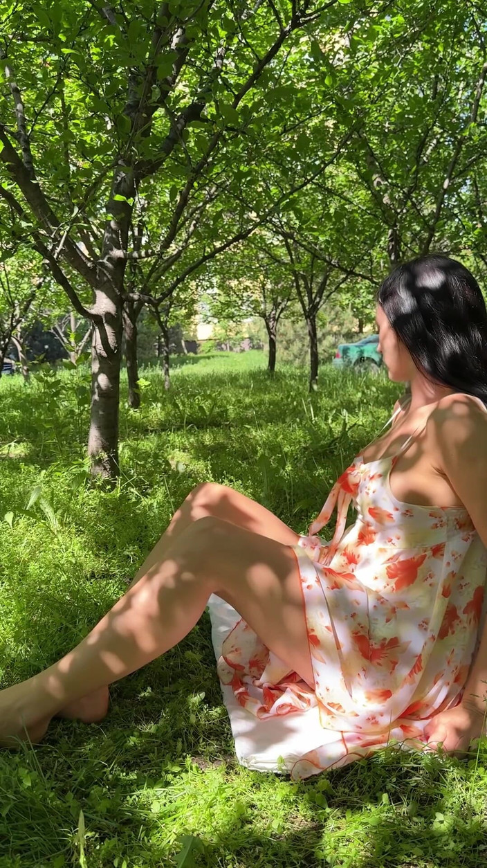 Princess Monica: Tease barefoot di luar ruangan