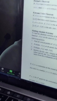 趁继父不在的时候偷偷进入继母的阴户
