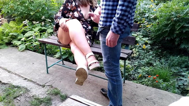 OurFetishLife: Nevlastní syn vyvrcholí na holé nohy nevlastní matky