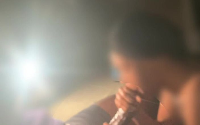 Soul Babiii: ボンネットヘッドの当たり方が違うといつも言われます。それを試してみなければならなかった、そして私は確かにこの特大のペニスから皮膚を吸った