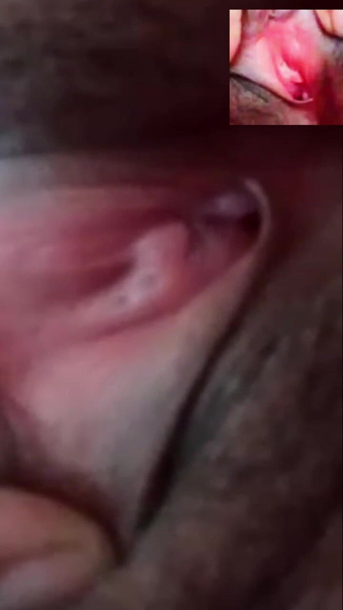 rajahutan44: Chica asiática presume de su coño y sus tetas grandes