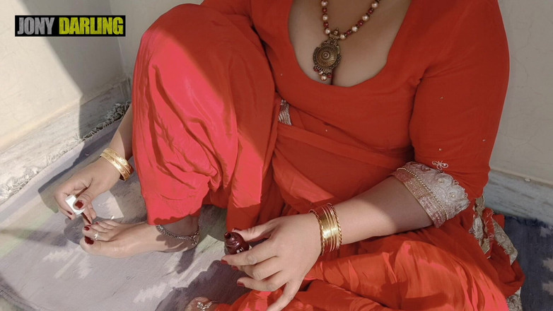 Jony Darling: パンジャーブのバービーが屋根に爪を塗った