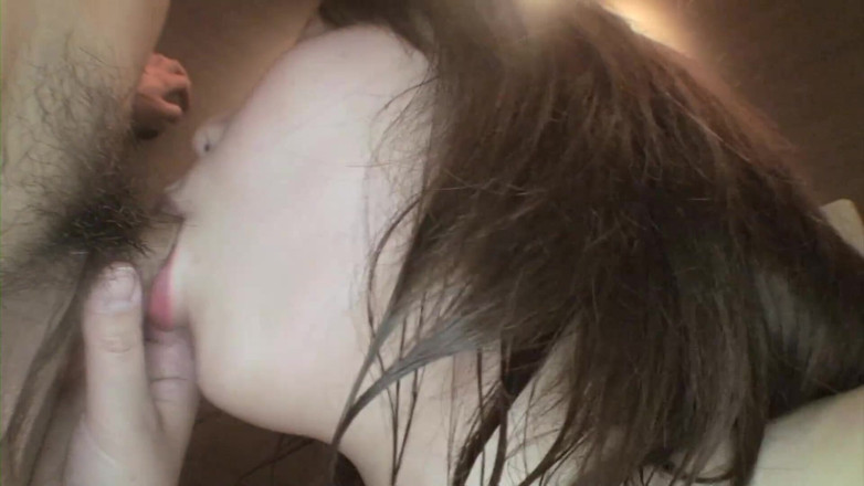 Asiatiques: Blowjob di bilik air dengan MILF si rambut coklat