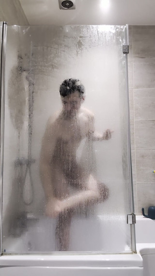 Nathan Forest: Zobacz mnie pod prysznicem