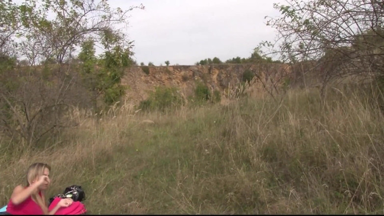 German Porn: Čerstvé maso DP Gauč šukání s nadrženými holkami