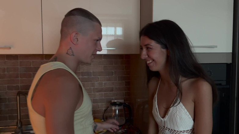 Falcon Al straight porn: O femeie infidelă se fute în mod constant cu oricine în fața...