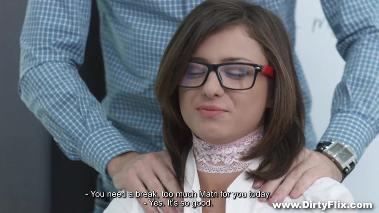 She is Nerdy: Šprtská děvka je ošukaná