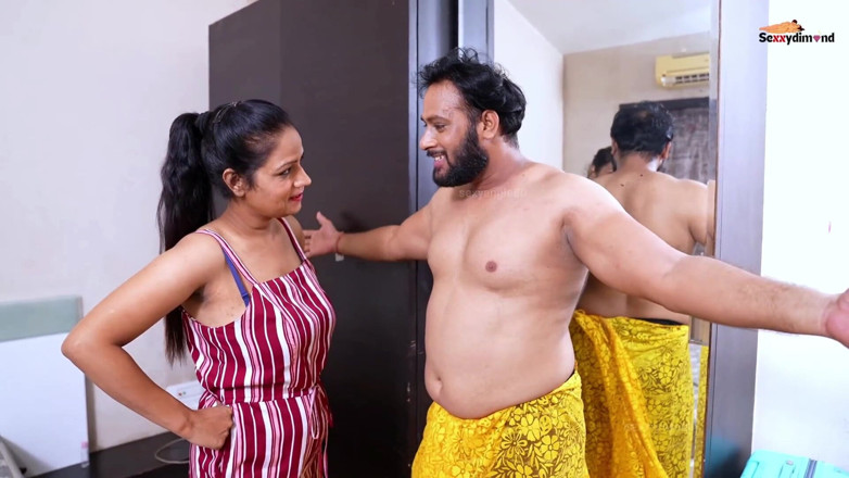 Kilash: 인도 이복 여동생 핑크색 보지 노란색 Saree 배다른 여동생이 이복 여동생과 사랑에 빠지고 그녀를 존나게 따먹어