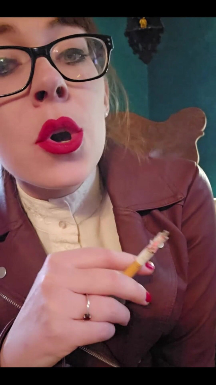 MistressThrope: Leather Smoking
