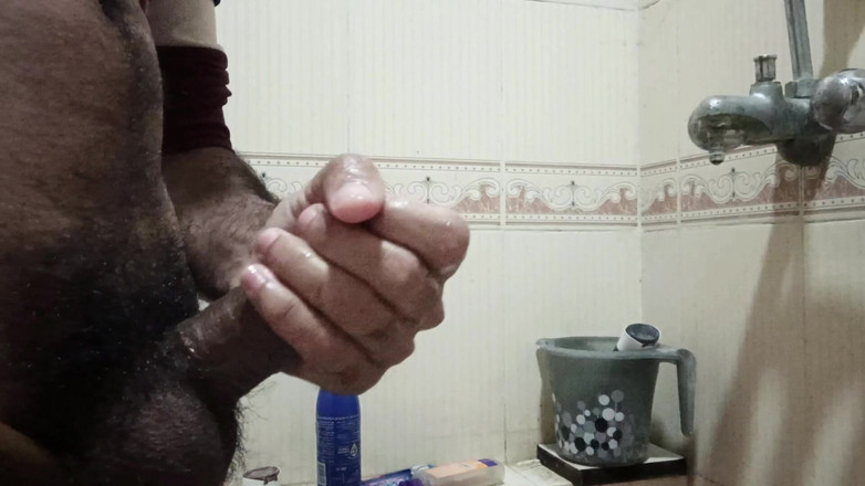 Brijesh 270: Подросток находит секс-игрушку от своих родителей и принимает ее, когда он один дома