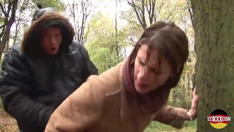 123XXX - Fucked Amateurs in Germany!: Smiling Brunette Fucked in a Park