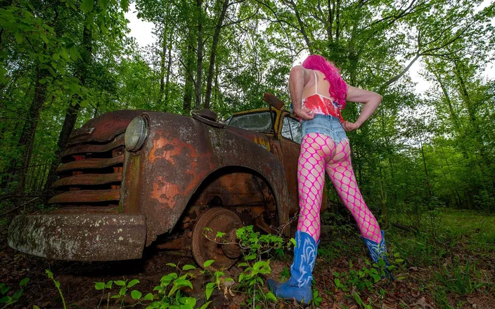 Jon Screcrow: Jon Scarecrow Giant Fake Tits Crossdresser Bts Photoshoot