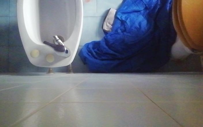 Culopeke: Un mec lui a attaché les jambes et ouvre son...