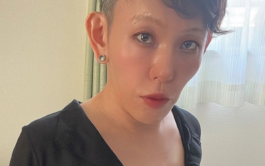 Serina SissyBitch: Sissy Serina älskar att få sin röv knullad med vibrator 01