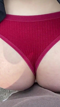 POV stiefschwester spielt mit meinem schwanz und ich komme in ihr höschen