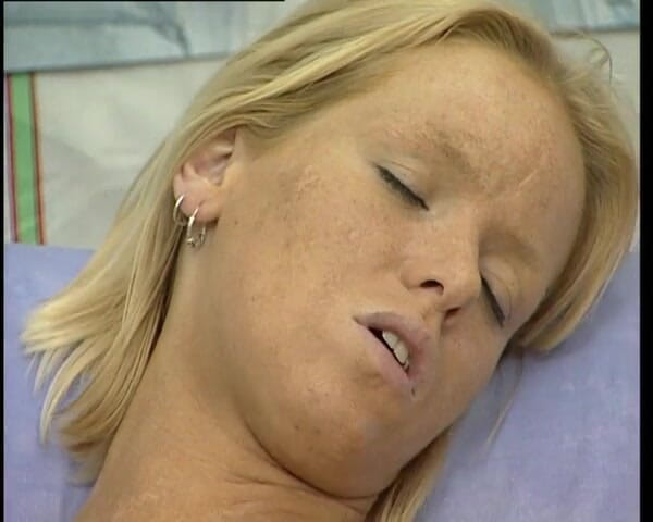 YOUR FIRST PORN: Dumme Schlampe Antonia - Stupid Bitch Antonia