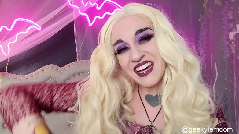 Geeky Femdom: Hocus Pocus - лизать киску, иметь дело с ведьмой