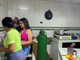Joraul: मेरी चुदाई वाली सौतेली मम्मी बड़ी गाजर के साथ मेरी चूत चोदती है