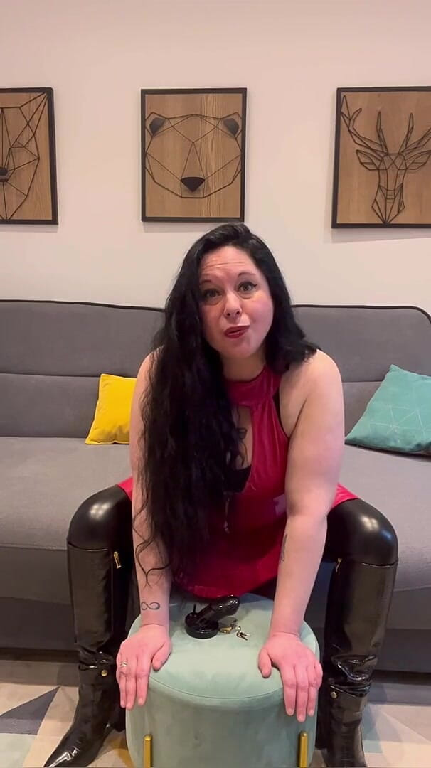 Maitresse Clara: Condiționați să fie în cușcă de castitate
