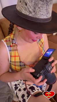 Jessie The Little Cowgirl Menunjukkan Ayah Tiri Cara Dia Bekerja Dengan Butnya Di Bahagian 1