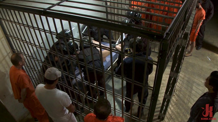 Kink Men Classics: Jeremy Stevens: lockup, celafzuiging en gevangenisbende neukpartij