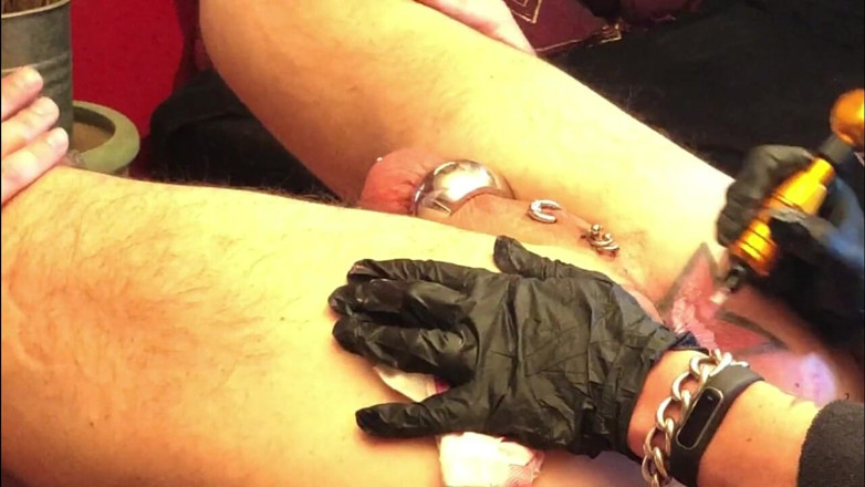 Dominatrix Frida: Tatuaje de estrella de culo