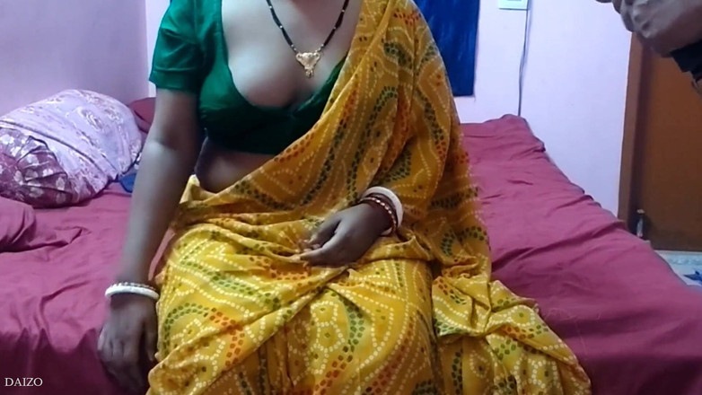 Daizo Premium: Bhabi met dikke kont geneukt op zijn hondjes - Hindi-verhaal