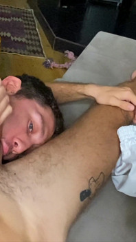 Harryjen en primer plano chupando la gran polla de mi novio