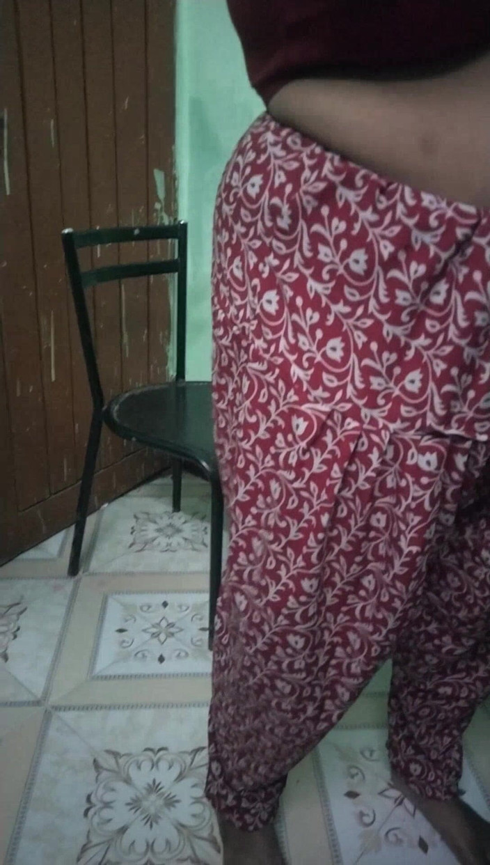 Tamil lesbian: Tres tías vestidas calientes en mi habitación